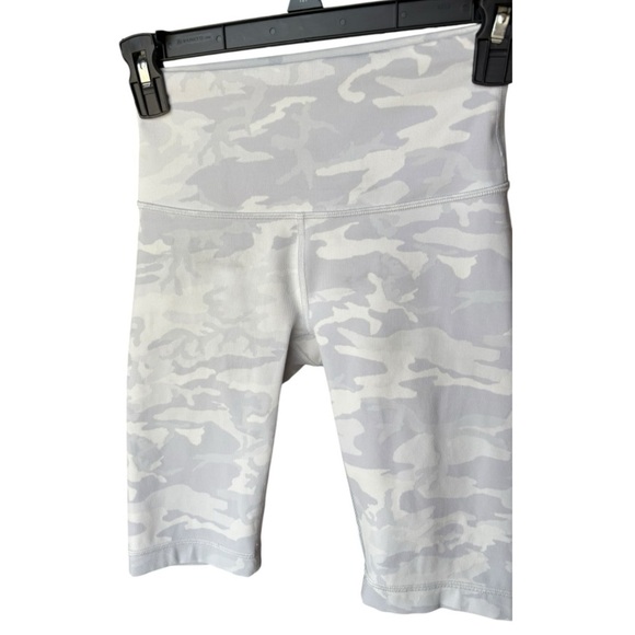 Lululemon Wunder Under Short 10"‎ *Ribbed Camo Jacquard Alpine White Starlight - Picture 6 of 16